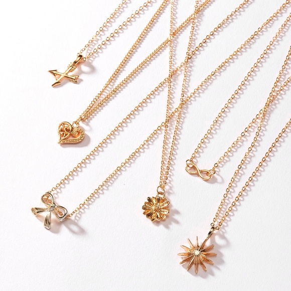 ‘Wish’ Gold Floral Heart Necklace - Picture 4 of 5